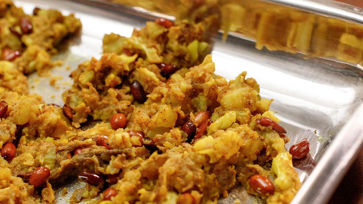 Aloo Gobi Filling. Stuff this delectable Bengali-style spiced cauliflower, potato, and peanut mash inside your samosas, or prepare it as a scrumptious side dish.